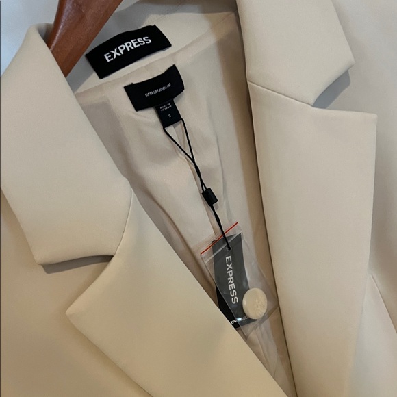 Express Light Beige Suit Set - Picture 15 of 16